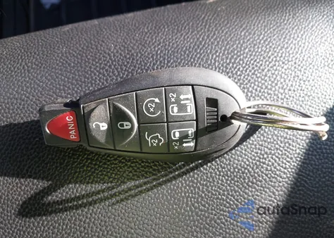 2011 Chrysler Town & Country Touring-L z USA, uszkodzony, nr VIN 2A4RR8DG8BR744659